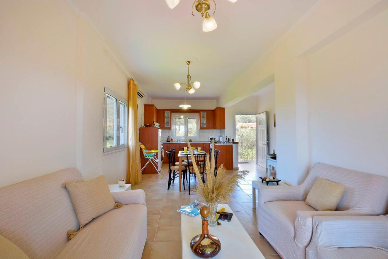 Giokos Apartment Ágios Matthaíos Екстериор снимка