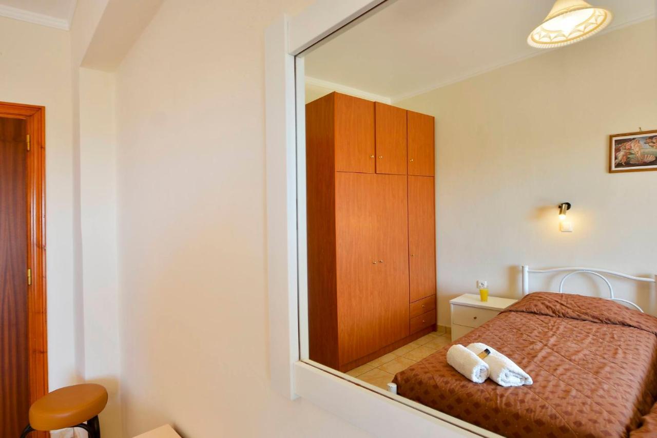 Giokos Apartment Ágios Matthaíos Екстериор снимка