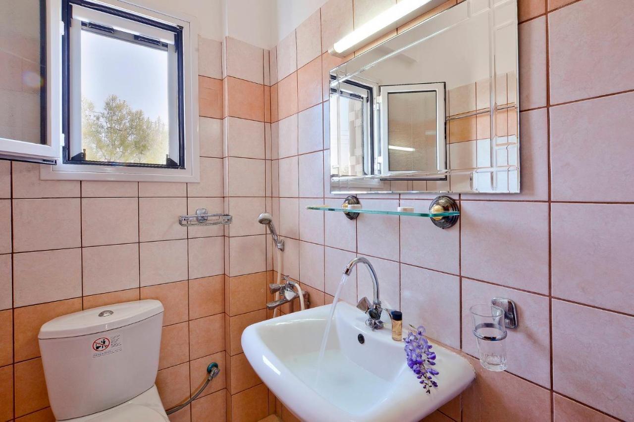 Giokos Apartment Ágios Matthaíos Екстериор снимка